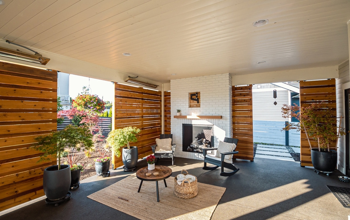 Outdoor living space paver patio